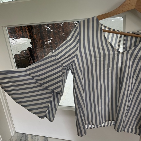 Pull & bear flowy sleeves blouse size small - Picture 5 of 5